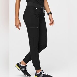 Figs Zamora Joggers in Black Small